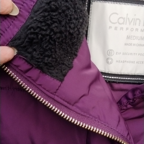 Calvin Klein Women's Puffer Vest Jacket Plum, Size Medium - Picture 4 of 11